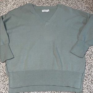 Abercrombie & Fitch women’s oversized v neck sweater size small